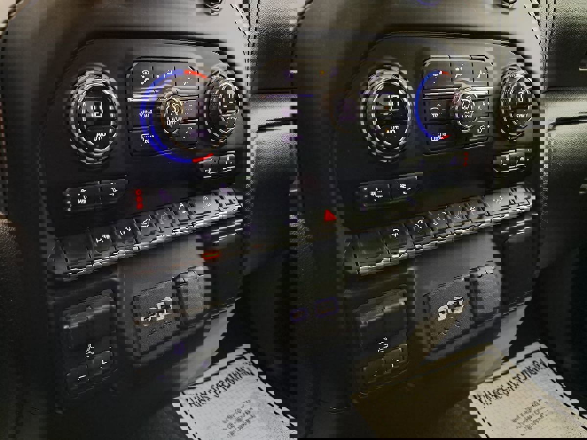 Used 2019 Chevrolet Silverado 1500 RST image 24