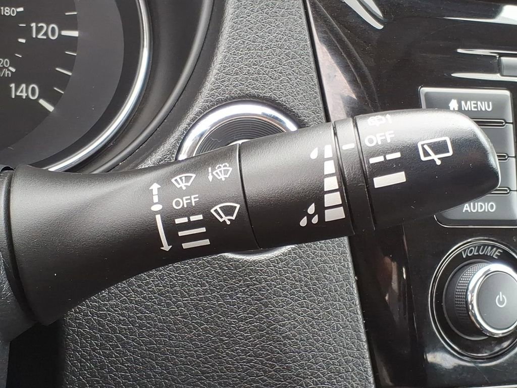 Used 2021 Nissan Rogue Sport SV AWD/4WD image 28