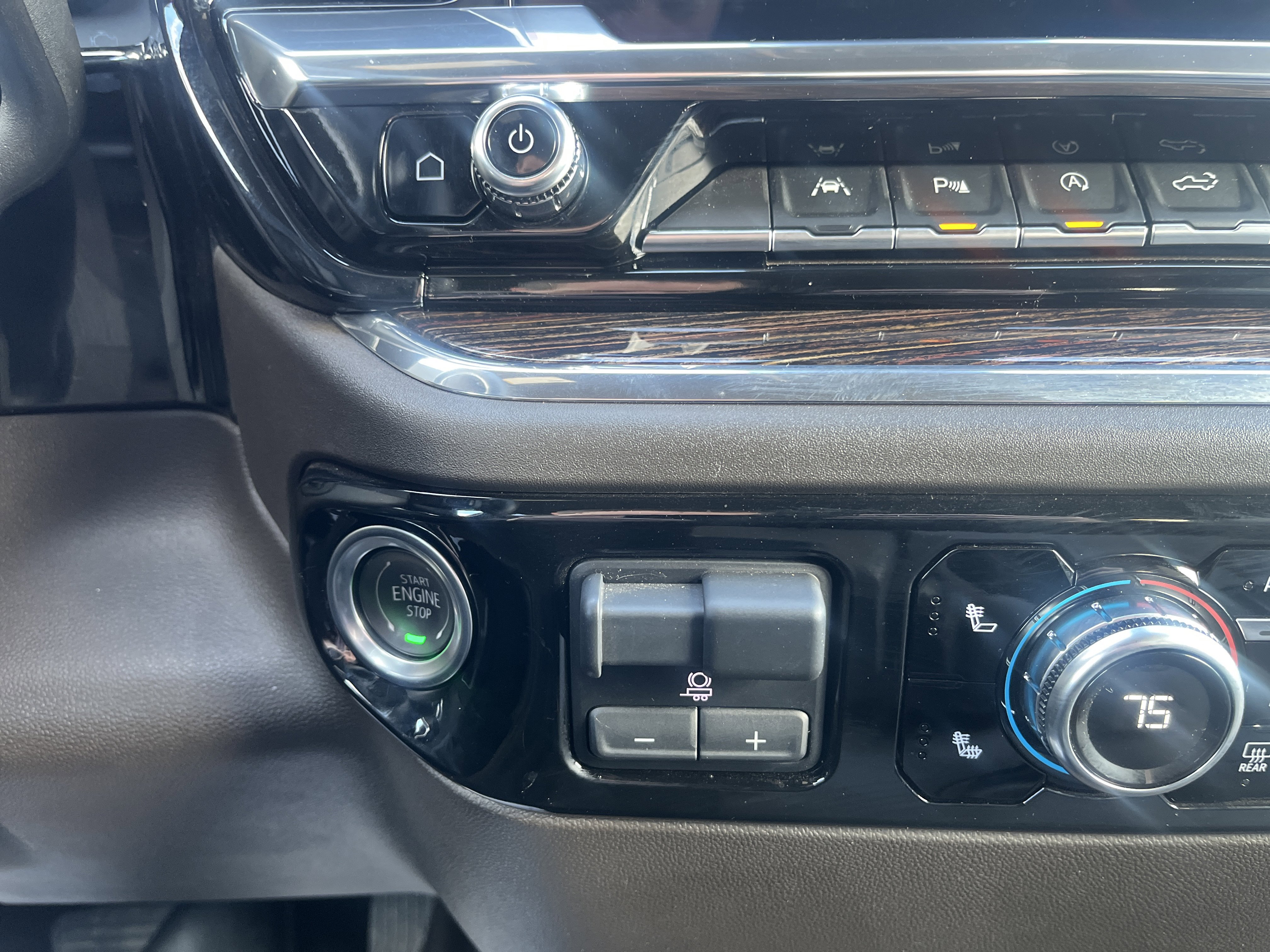 Used 2025 GMC Sierra 1500 SLE w/ Preferred Package image 24