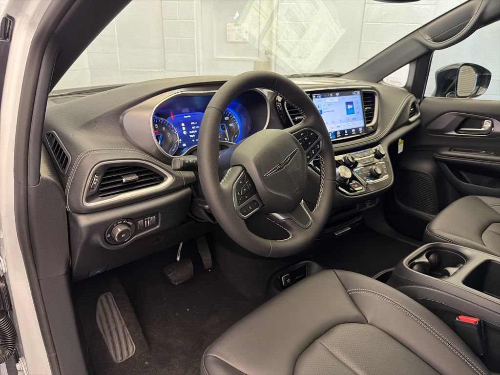 New 2026 Chrysler Pacifica Select FWD image 14