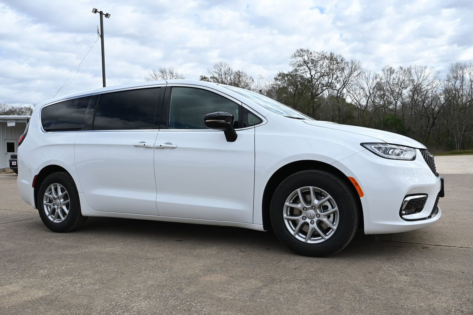 New 2026 Chrysler Pacifica Select image 5