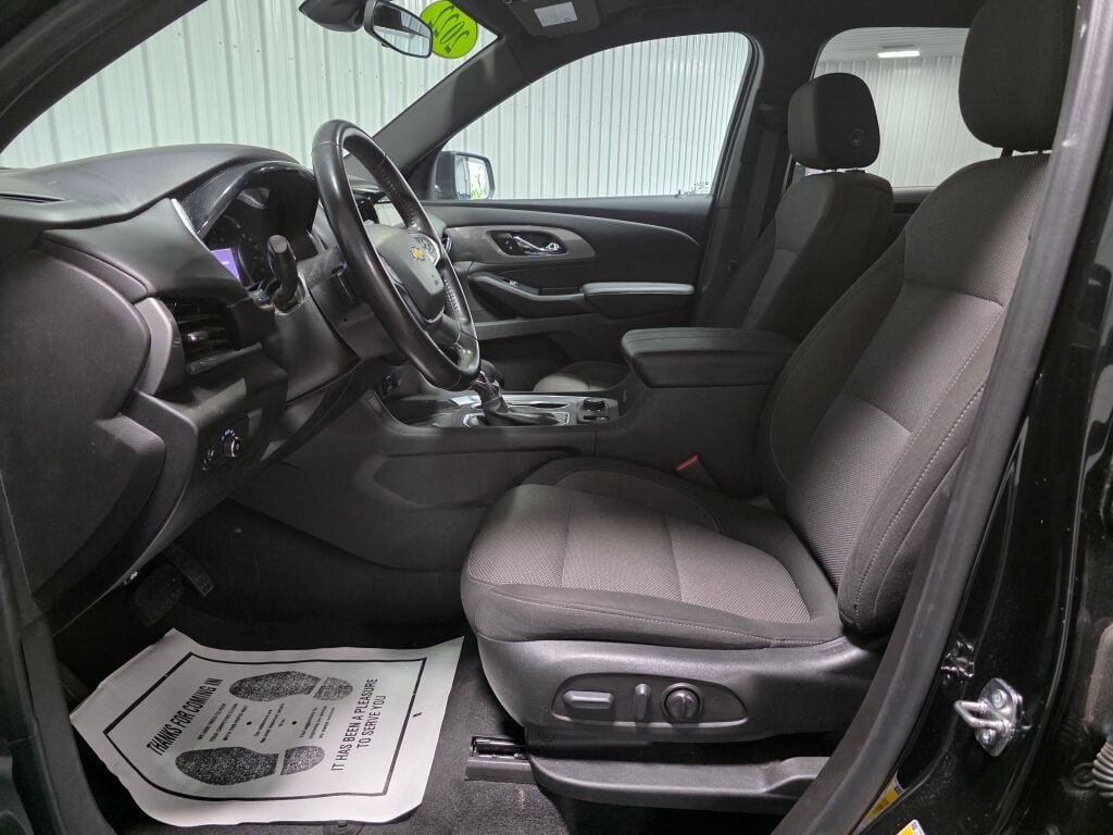 Used 2022 Chevrolet Traverse LT FWD image 9
