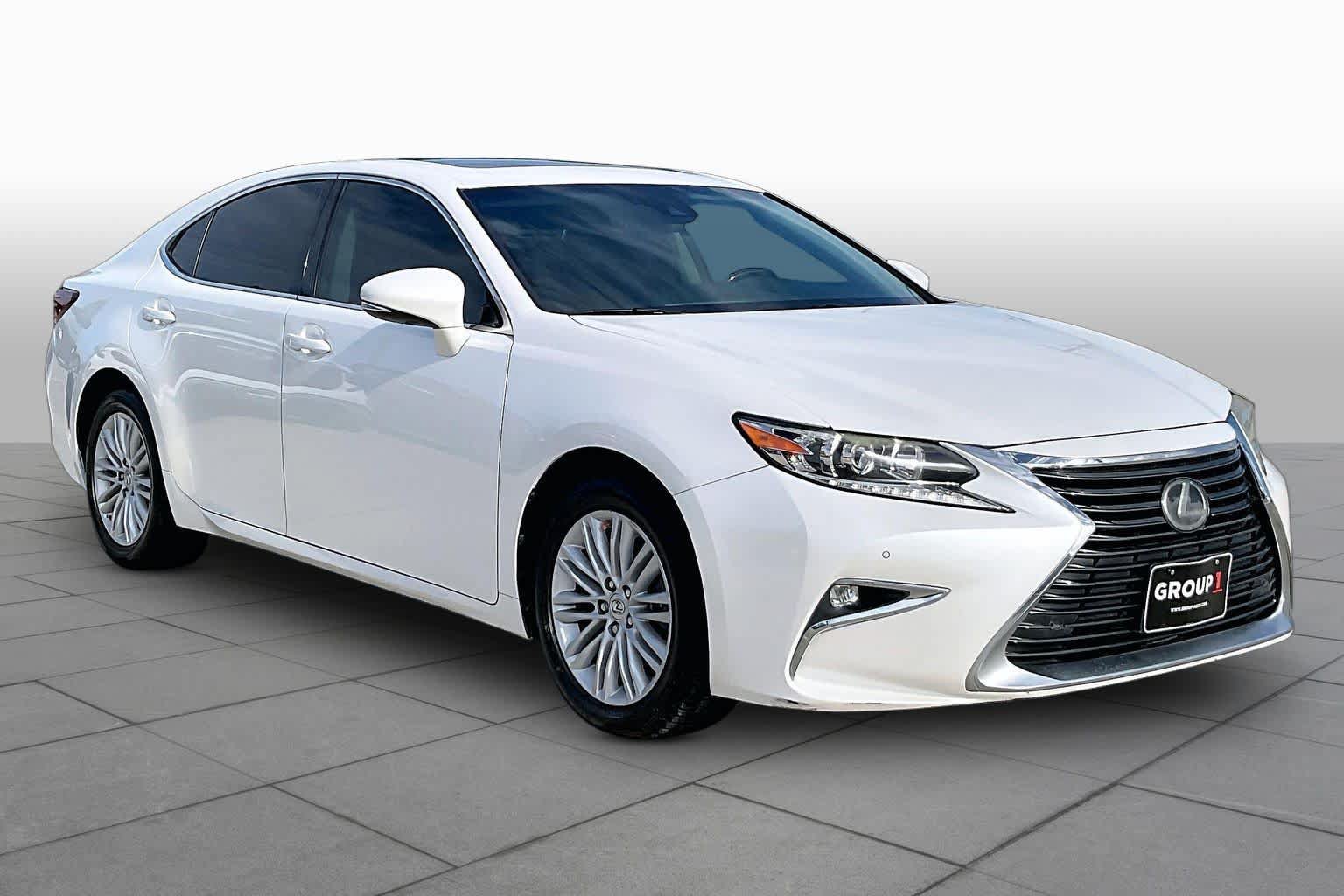 Used 2016 Lexus ES 350 w/ Premium Package w/Wood Trim FWD image 3