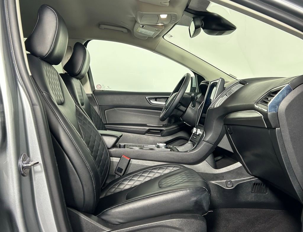 Used 2024 Ford Edge Titanium image 10