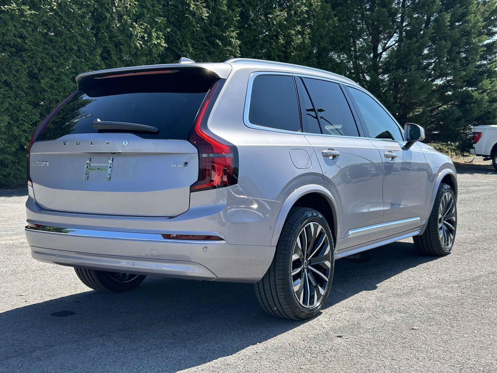 New 2026 Volvo XC90 B5 Plus w/ Protection Package Premier AWD/4WD image 3