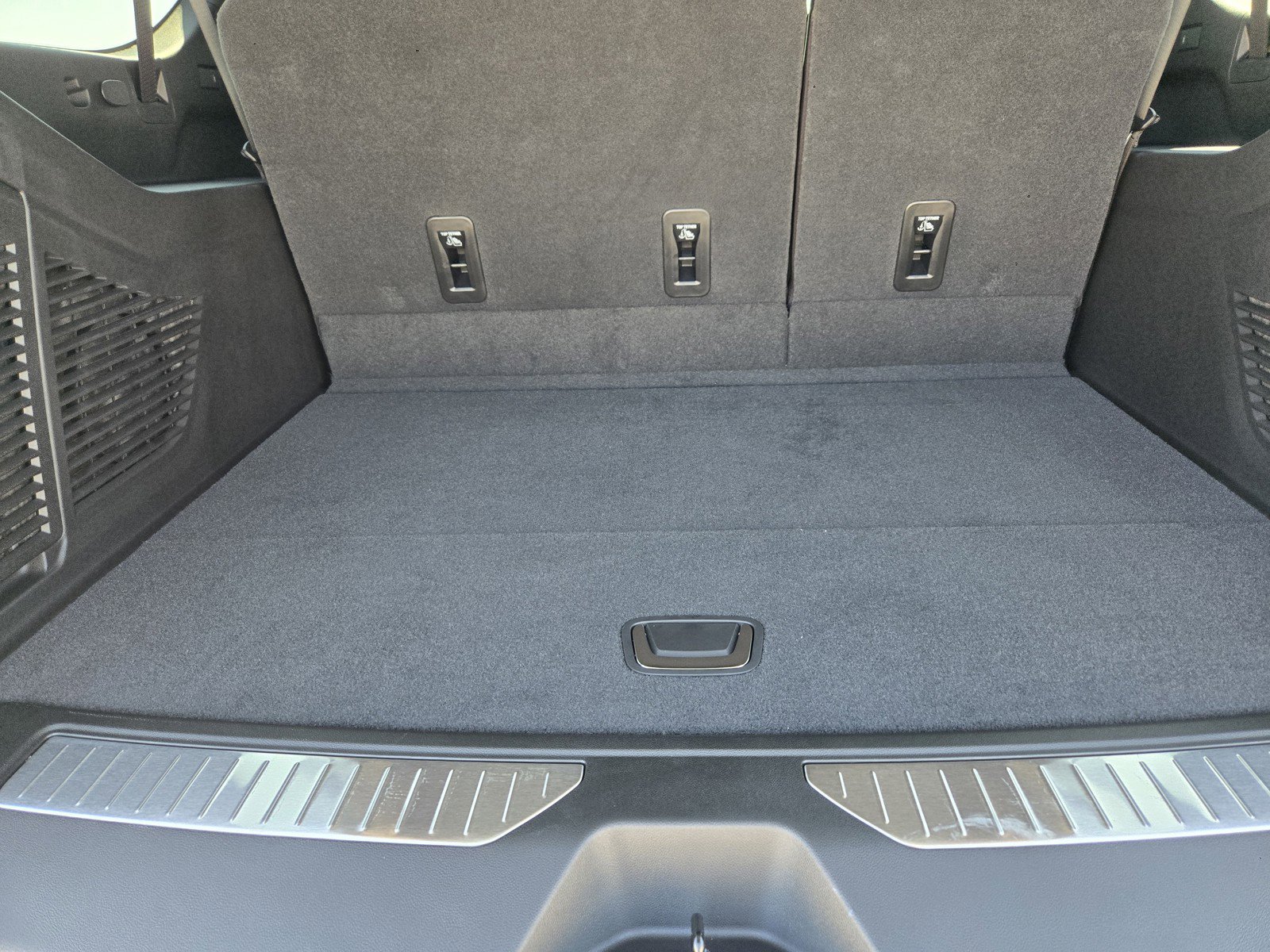 New 2026 Chevrolet Suburban Premier image 24