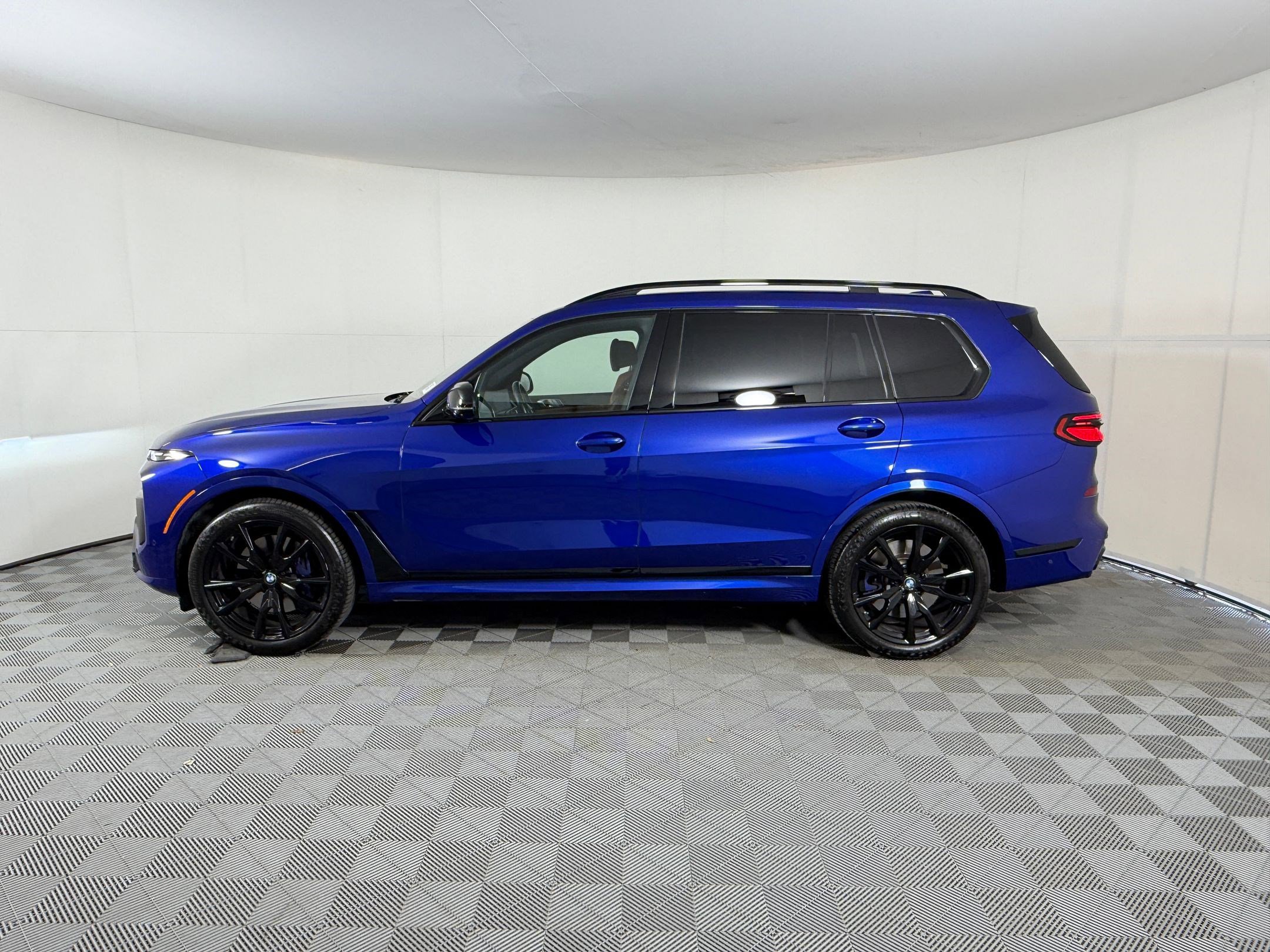 Certified 2024 BMW X7 M60i w/ Executive Package image 2