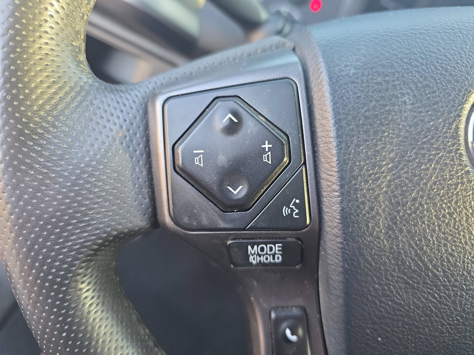 Used 2019 Toyota Tacoma TRD Off-Road w/ Technology Package AWD/4WD image 17