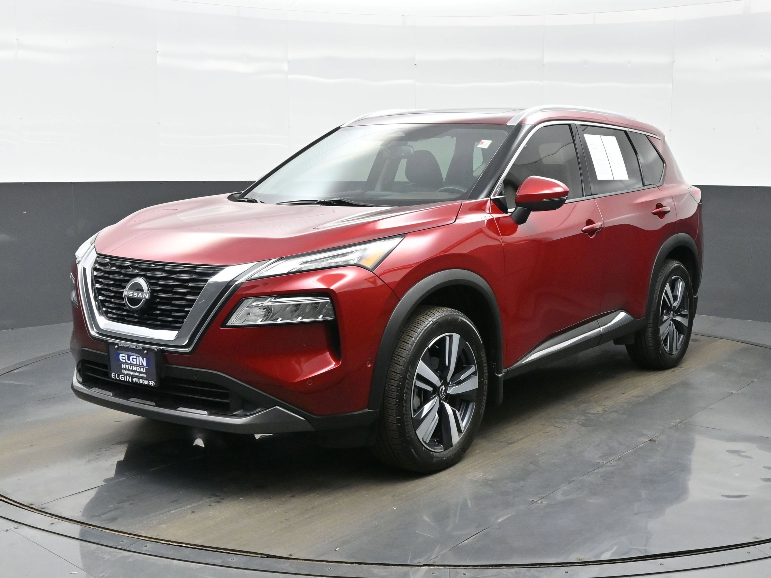 Used 2023 Nissan Rogue SL w/ SL Premium Package image 2