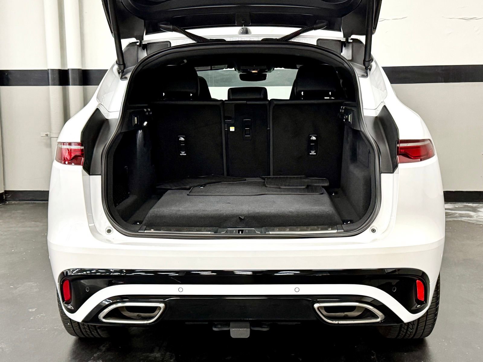 Used 2024 Jaguar F-PACE R-Dynamic S image 15