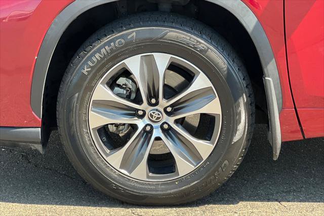Certified 2021 Toyota Highlander XLE AWD/4WD image 33
