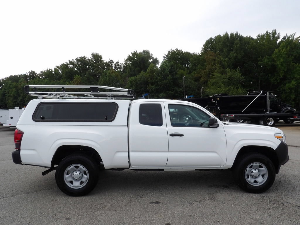 Used 2023 Toyota Tacoma SR RWD image 9