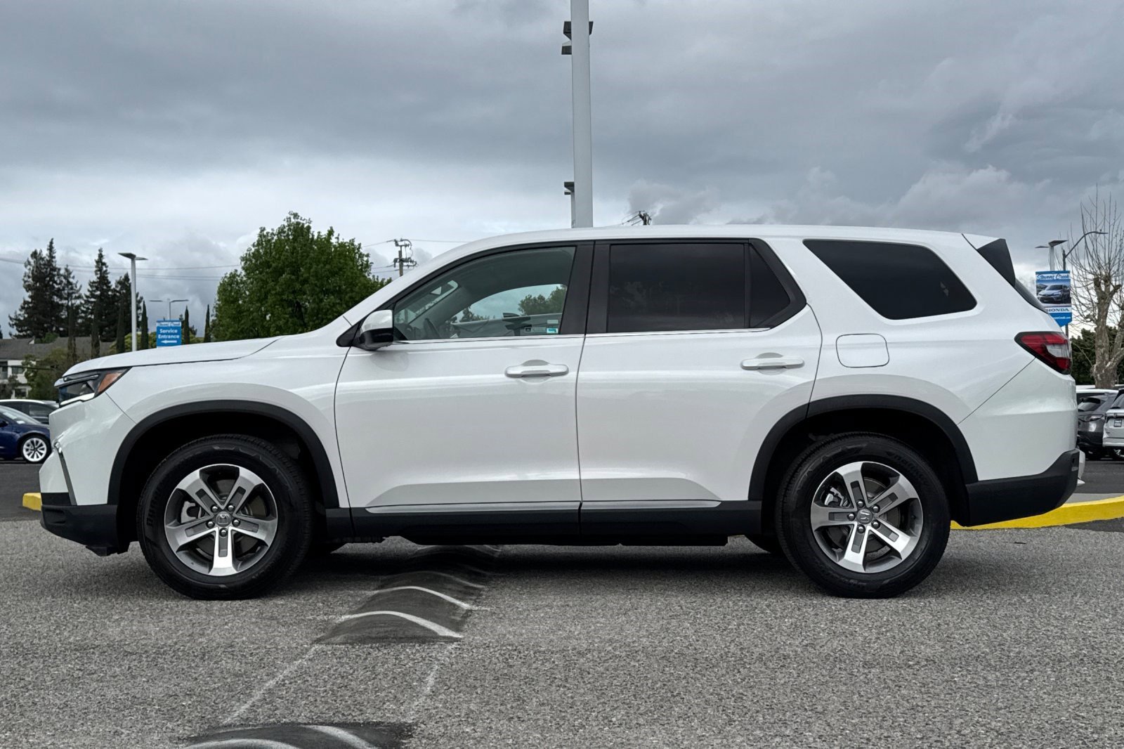 Used 2023 Honda Pilot EX-L image 2