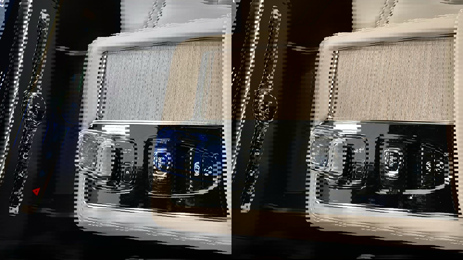 Used 2026 Volvo XC90 T8 Plus w/ Protection Package Premier image 18