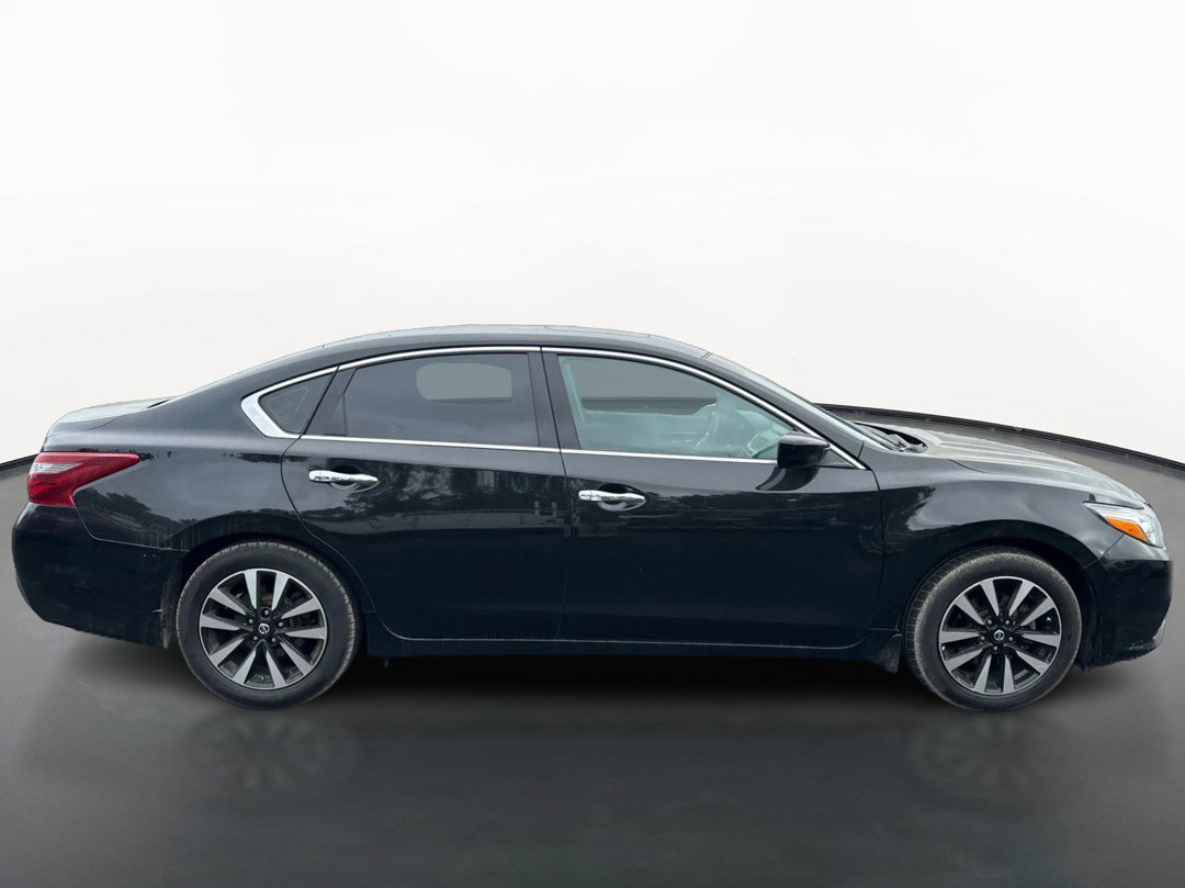 Used 2018 Nissan Altima 2.5 SV FWD image 2