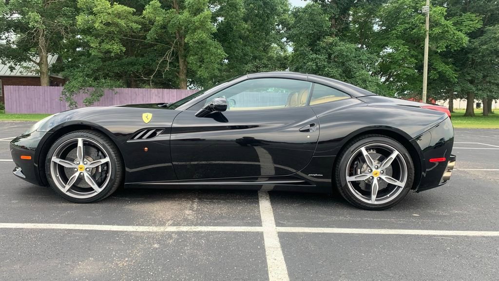 Used 2014 Ferrari California image 6