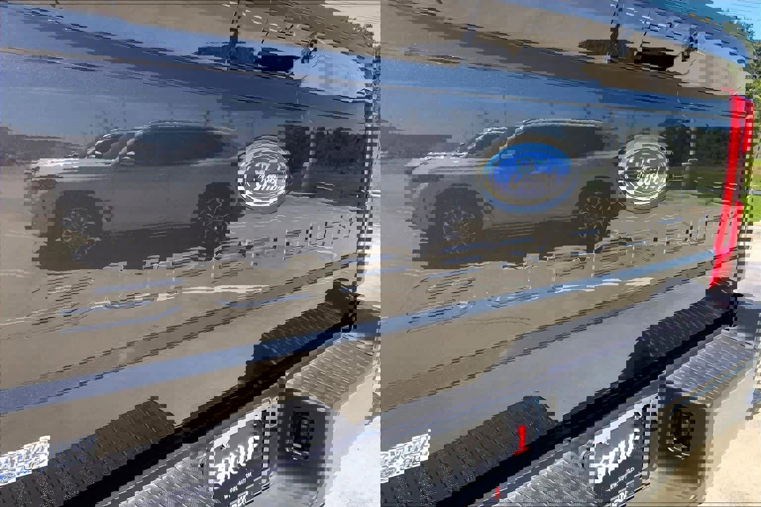 Used 2024 Ford F250 Lariat w/ FX4 Off-Road Package image 9