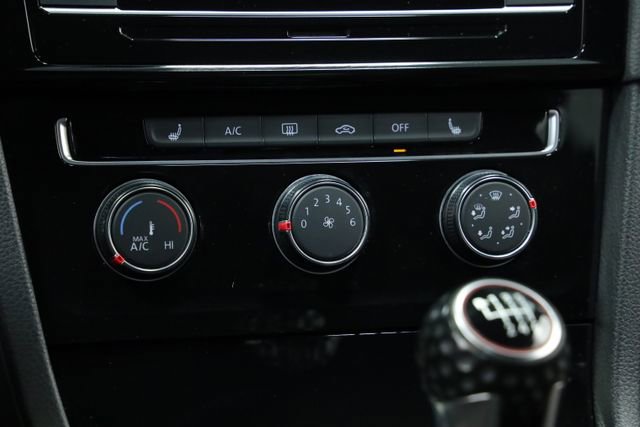 Used 2019 Volkswagen Golf 4-Door image 18