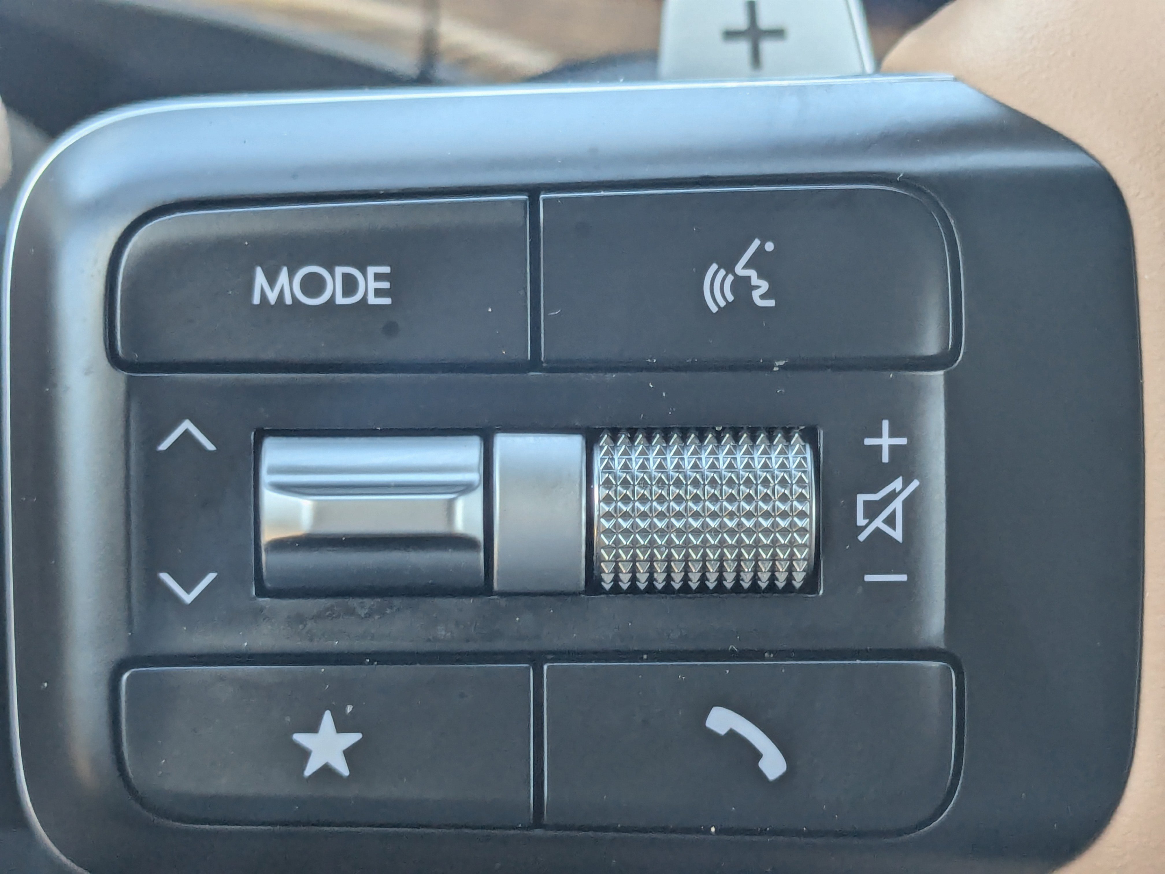 Used 2025 Hyundai Santa Fe Limited image 40