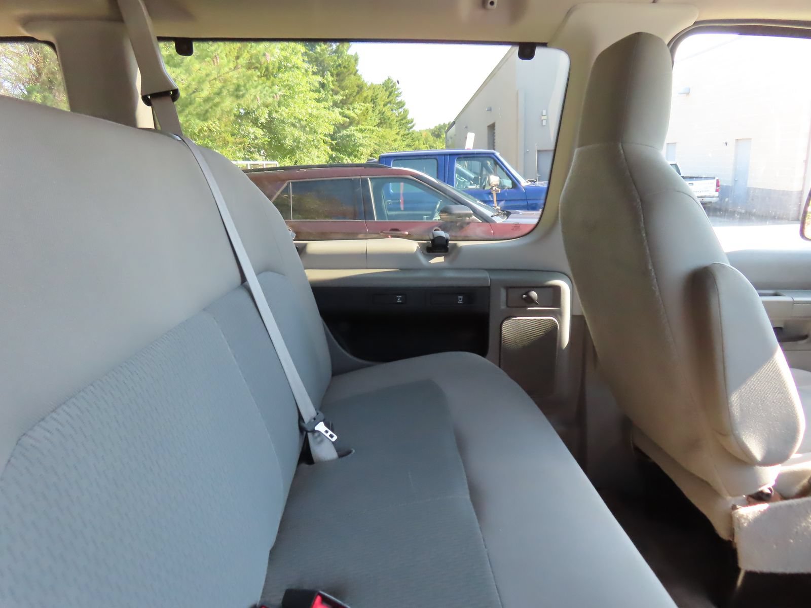 Used 2014 Ford E-350 and Econoline 350 XLT RWD image 28