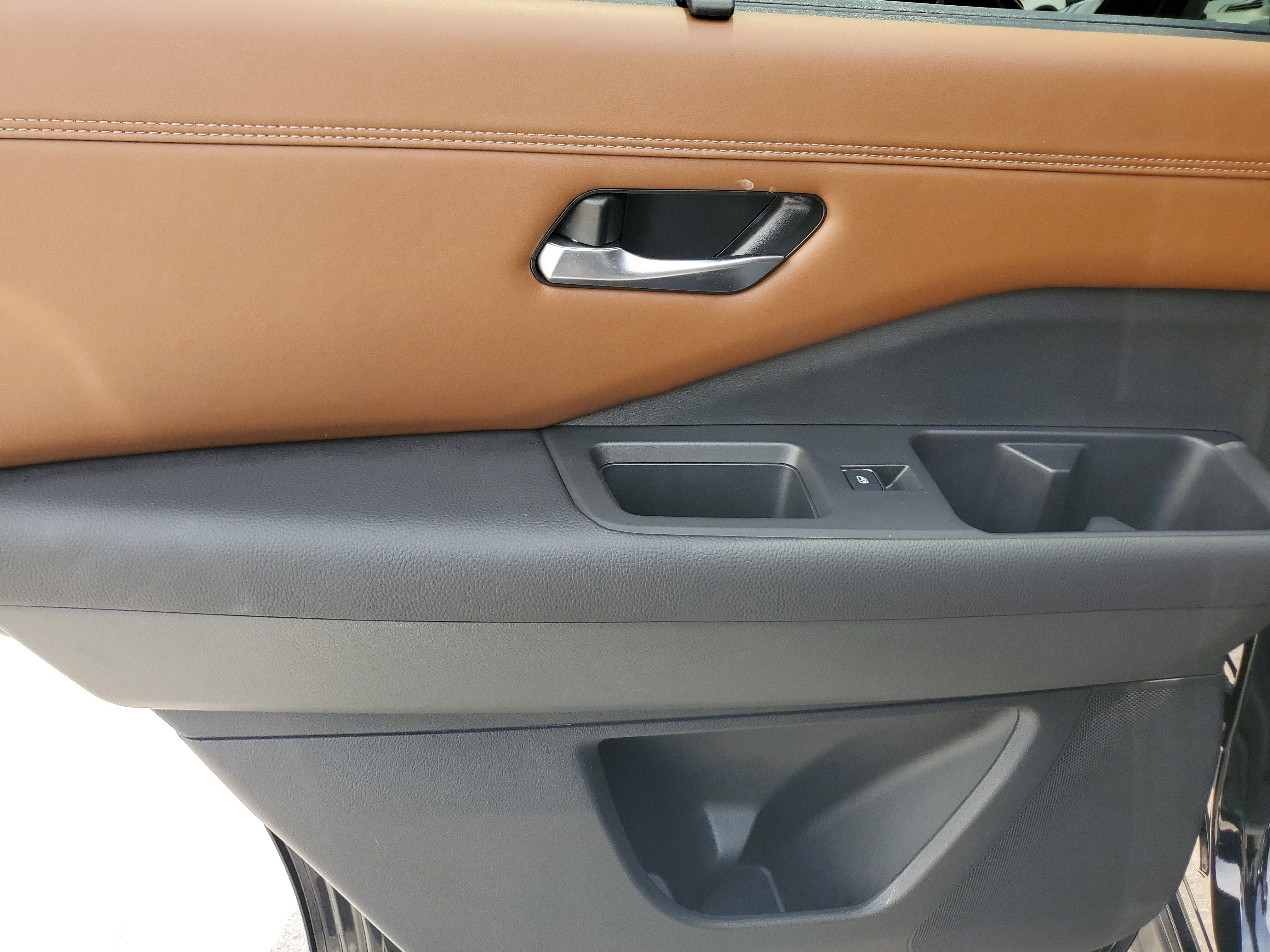 Certified 2024 Nissan Pathfinder Platinum w/ Cargo Package image 31