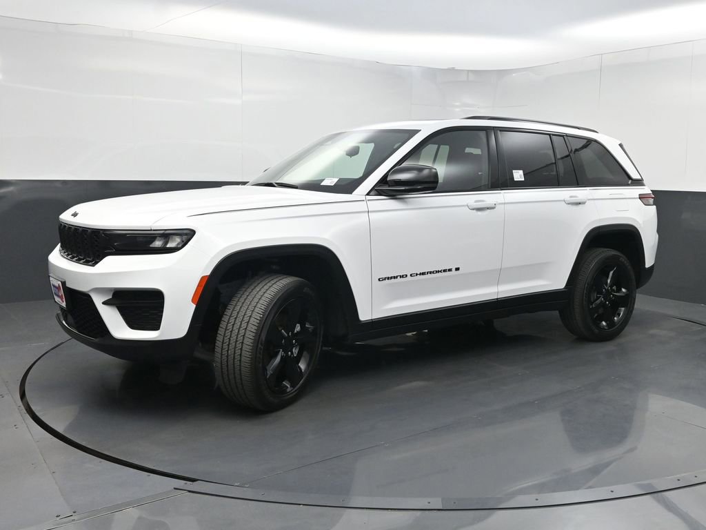 Used 2023 Jeep Grand Cherokee Altitude AWD/4WD image 24