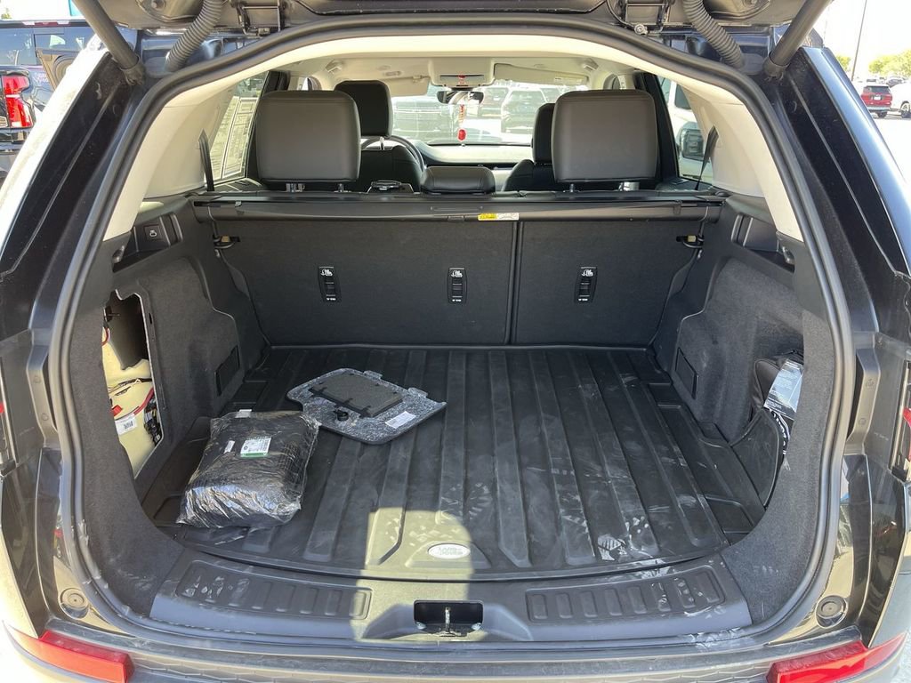 Used 2023 Land Rover Discovery Sport S image 24