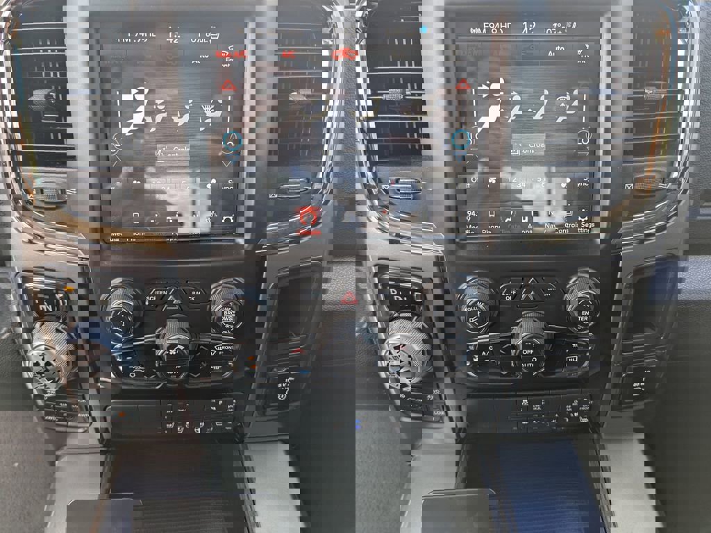 Used 2015 RAM 1500 Sport w/ Convenience Group image 19