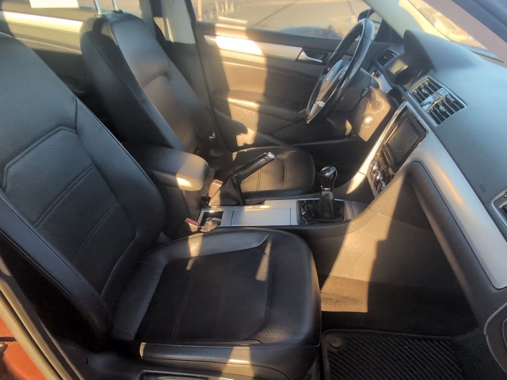 Used 2012 Volkswagen Passat 2.5 SE image 31