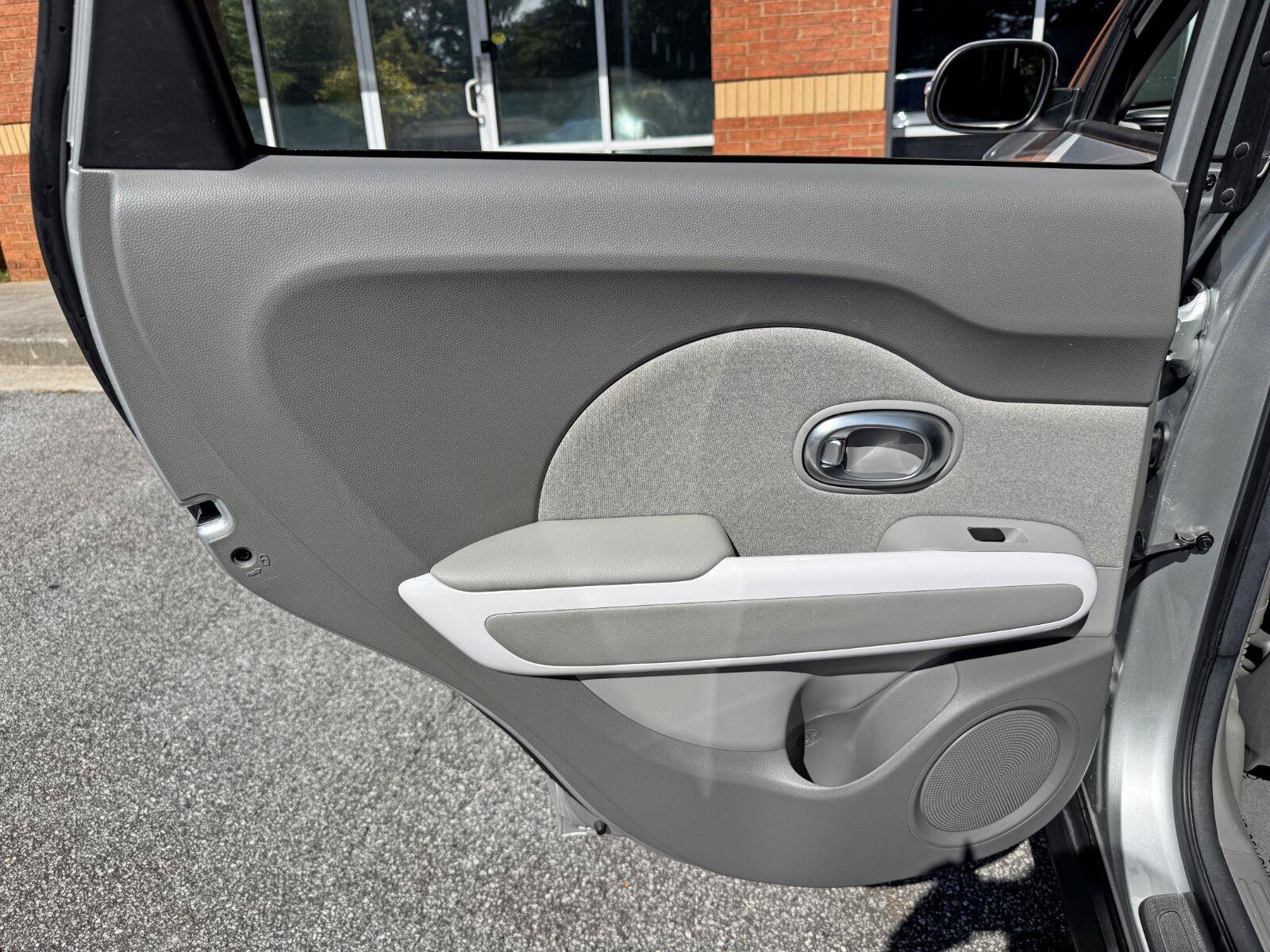 Used 2016 Kia Soul EV FWD image 38