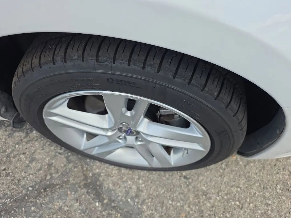 Used 2015 Volvo V60 T5 Premier w/ Convenience Package image 38