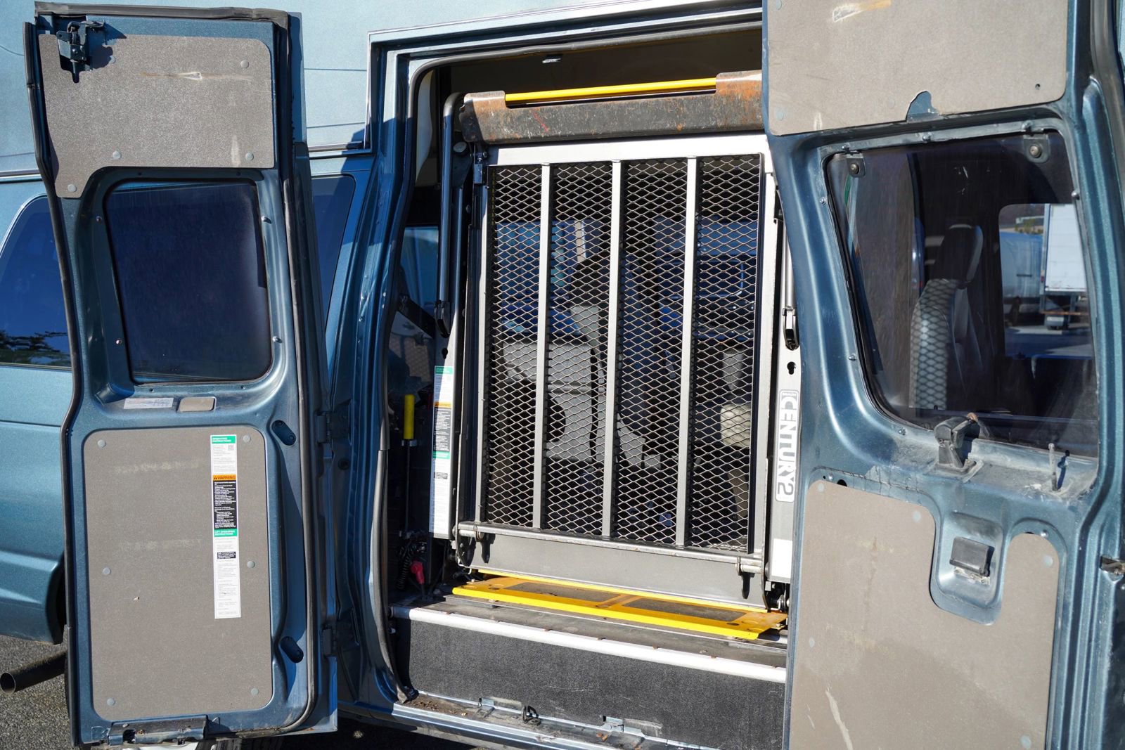 Used 2014 Ford E-350 and Econoline 350 Extended Super Duty w/ Power Group RWD image 19