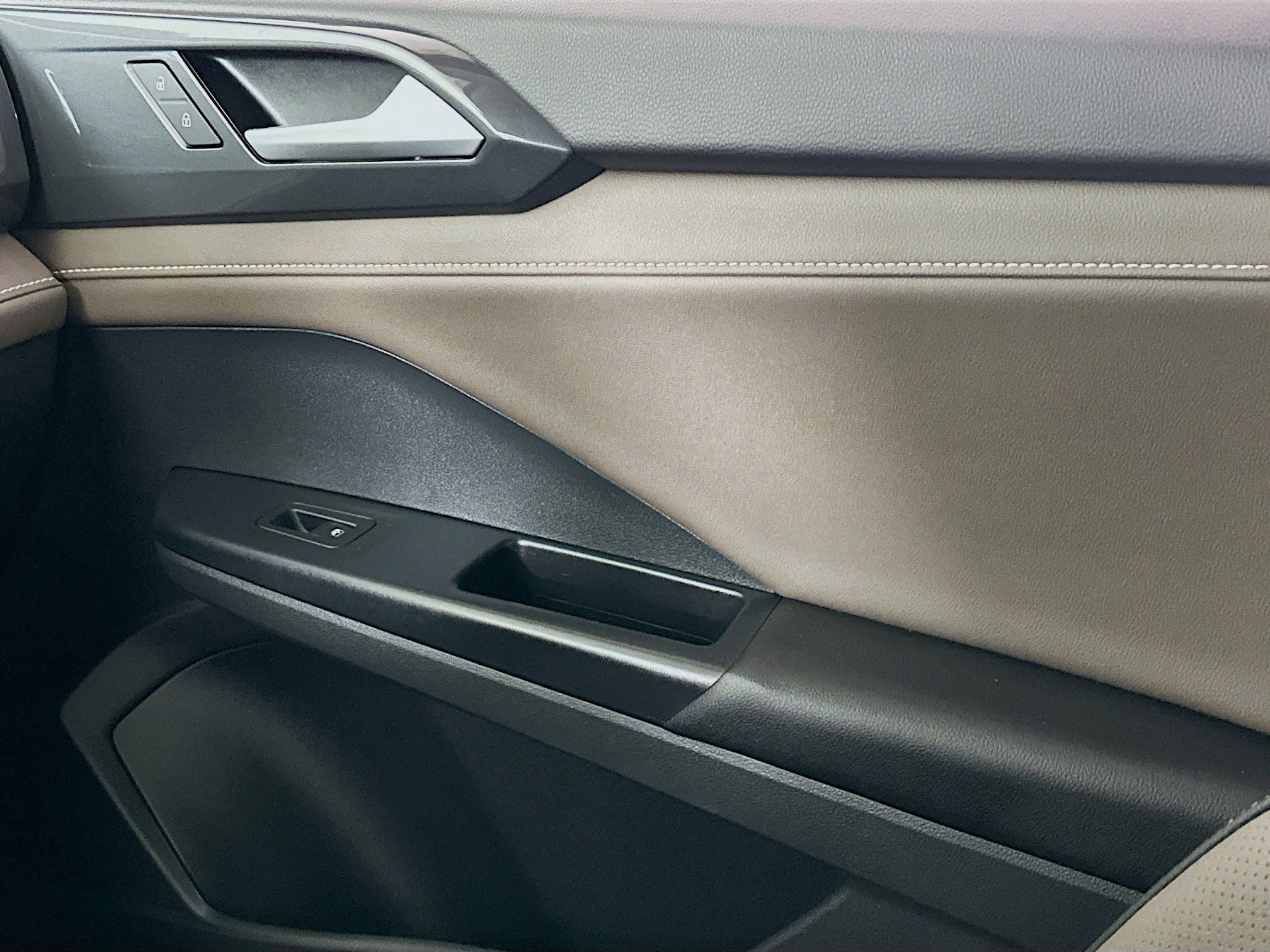 Used 2023 Volkswagen Taos SEL image 17