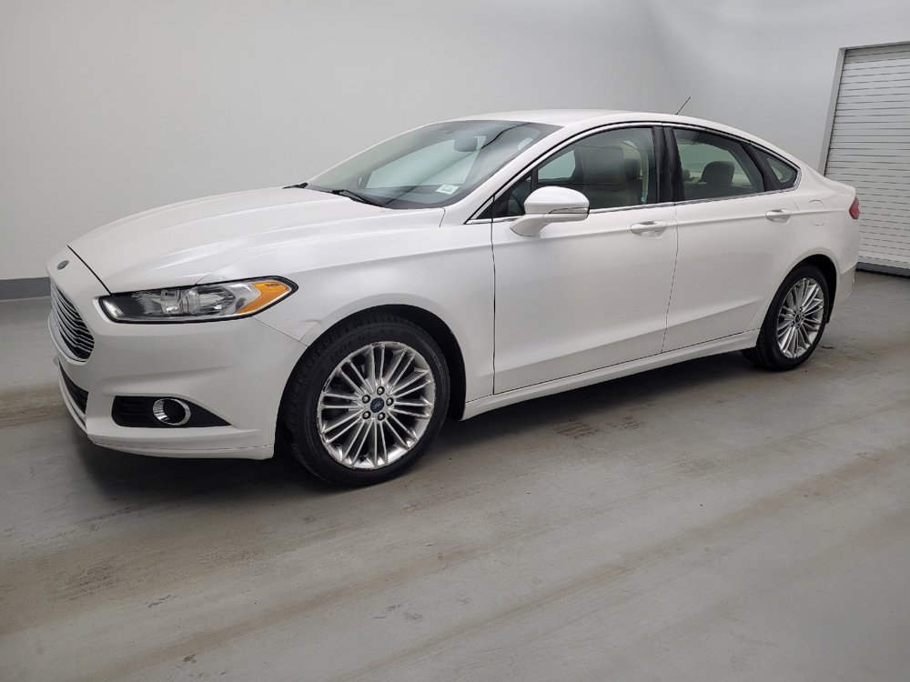Used 2016 Ford Fusion SE w/ Equipment Group 202A FWD image 2