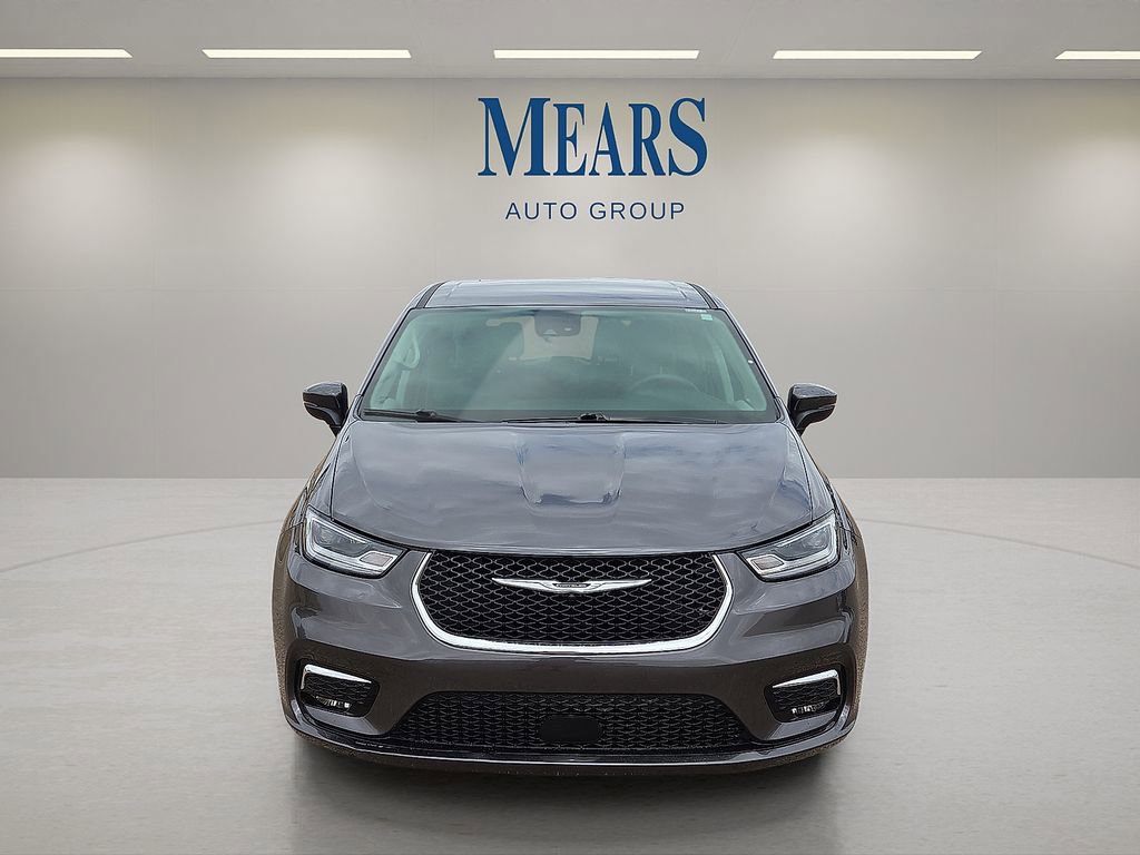 Used 2023 Chrysler Pacifica Touring-L FWD image 8