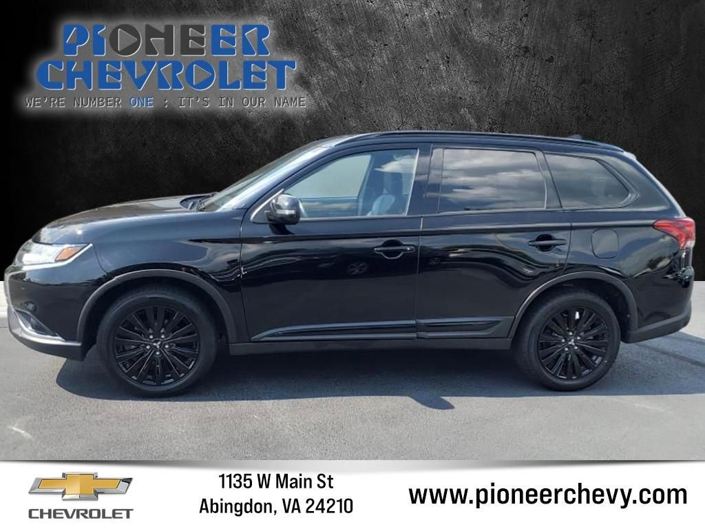 Used 2020 Mitsubishi Outlander LE image 2