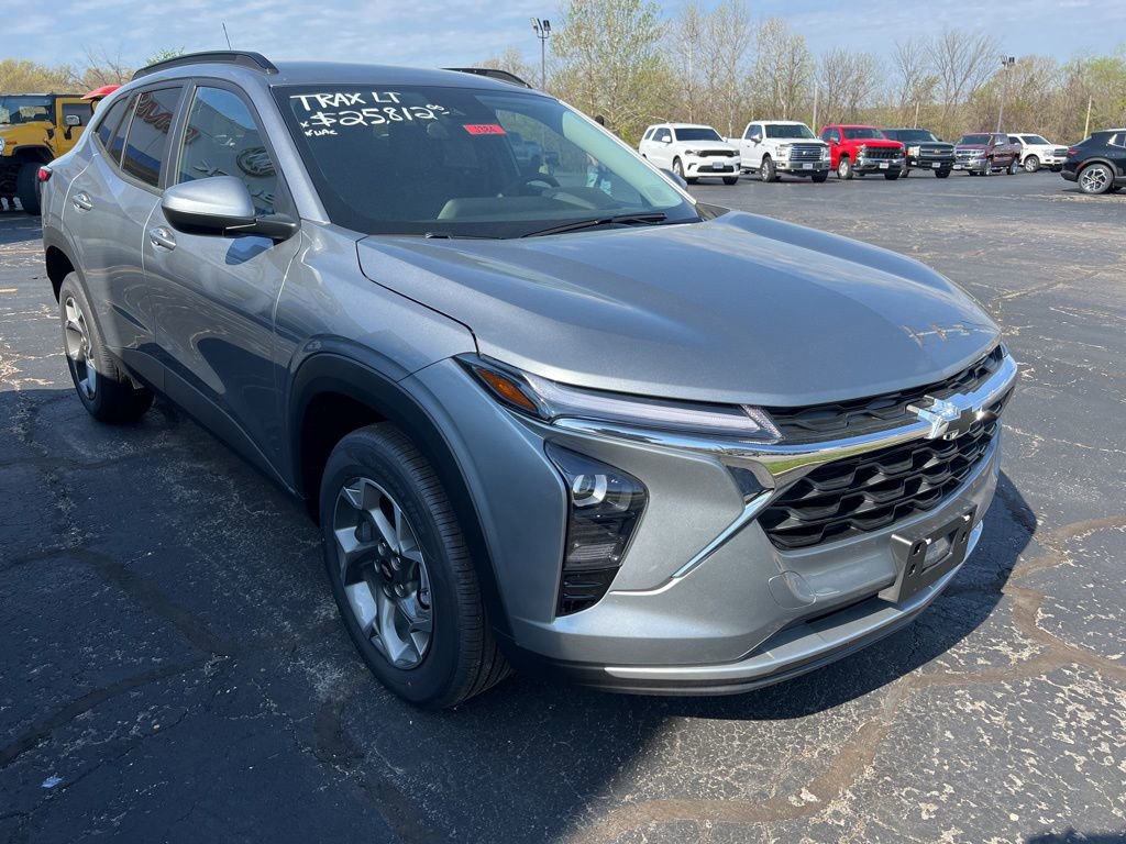 New 2026 Chevrolet Trax LT w/ Driver Confidence Package FWD image 6