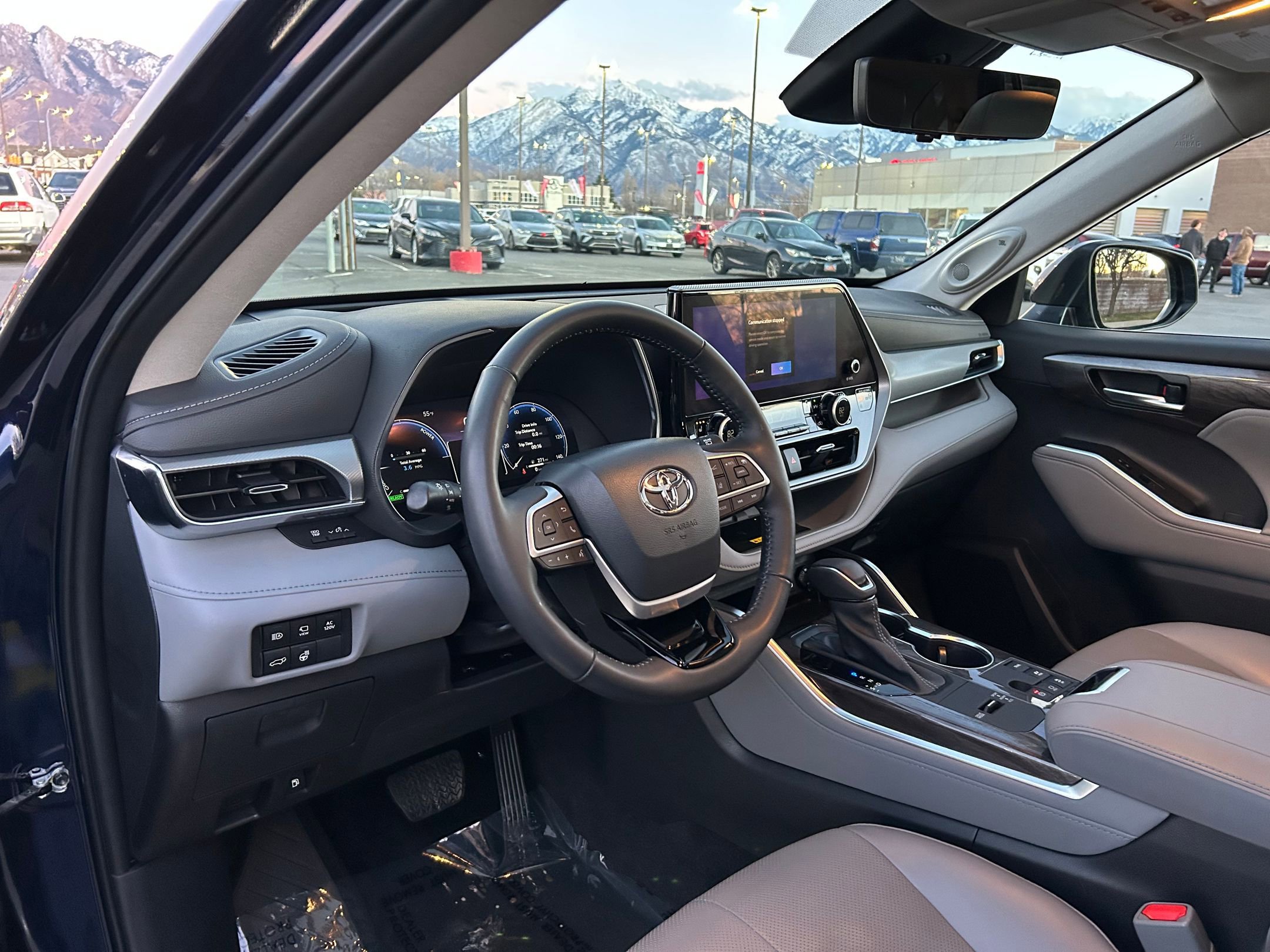 Used 2023 Toyota Highlander Platinum image 10