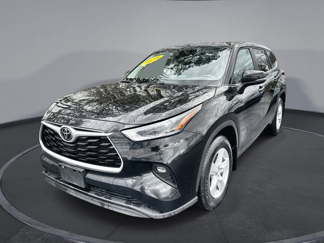 Used 2024 Toyota Highlander LE image 1
