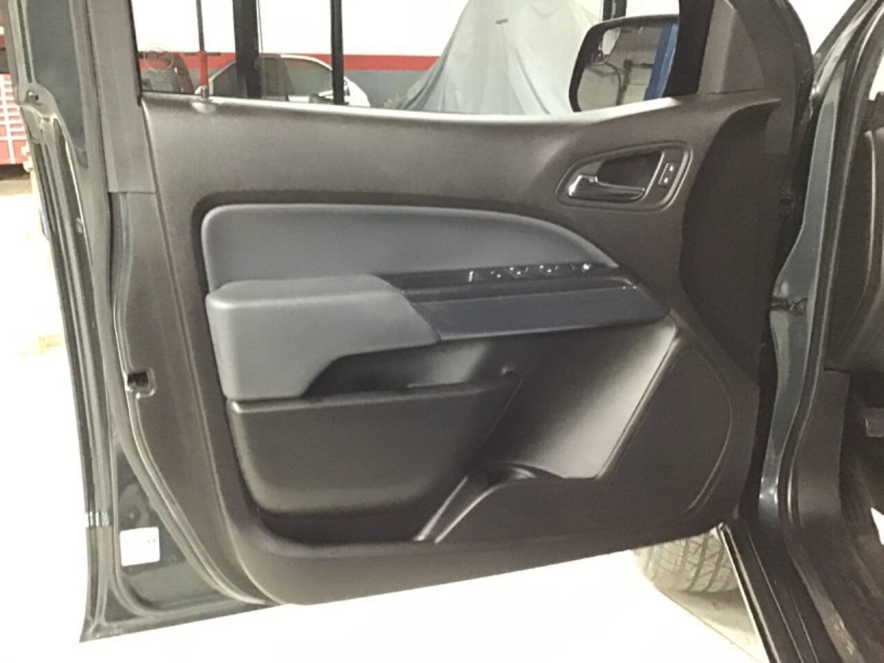 Used 2017 Chevrolet Colorado Z71 w/ LPO, Premium Interior Package AWD/4WD image 10