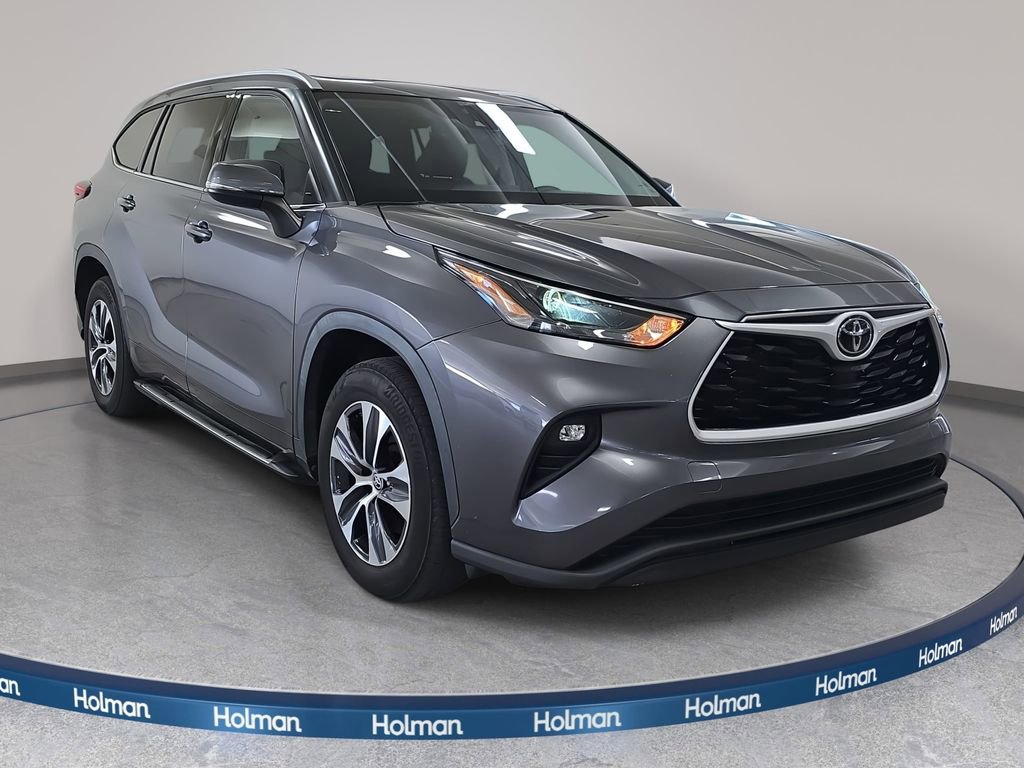 Used 2022 Toyota Highlander XLE image 4
