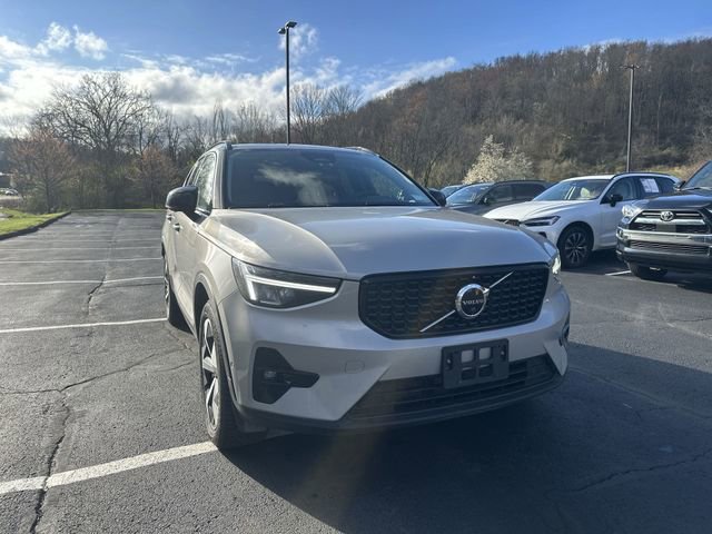 Used 2023 Volvo XC40 B5 Plus w/ Protection Package Premier image 12