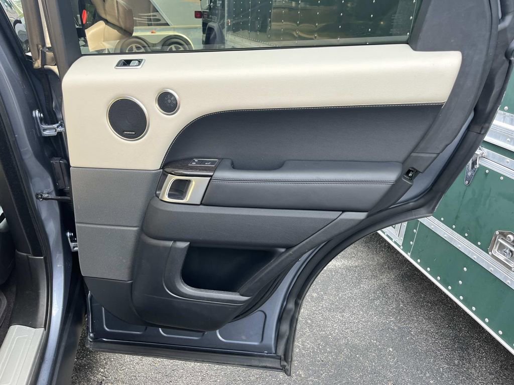 Used 2020 Land Rover Range Rover Sport HSE image 20