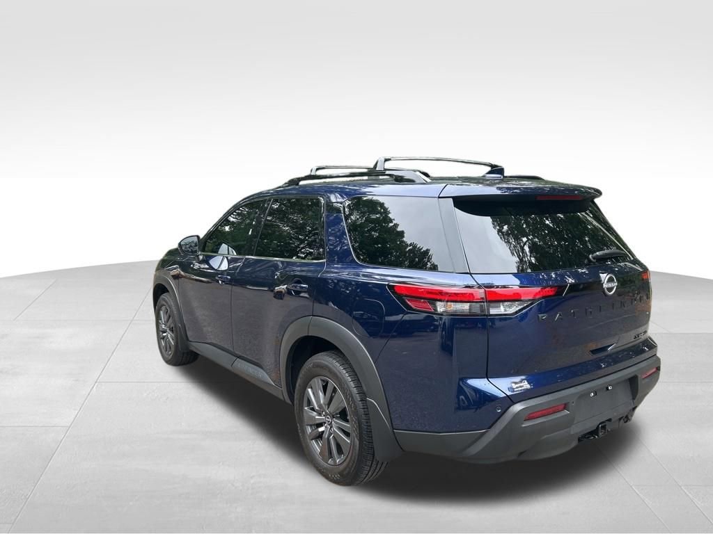Used 2023 Nissan Pathfinder SV w/ SV Premium Package AWD/4WD image 3