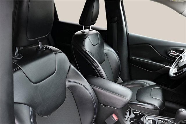 Used 2019 Jeep Cherokee Latitude Plus w/ Comfort/Convenience Group image 19