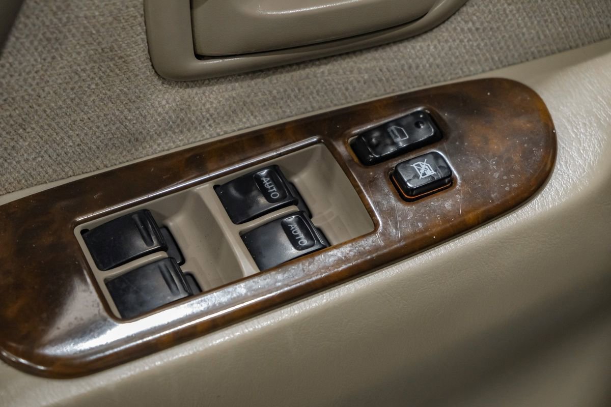 Used 2004 Toyota Sequoia SR5 image 42