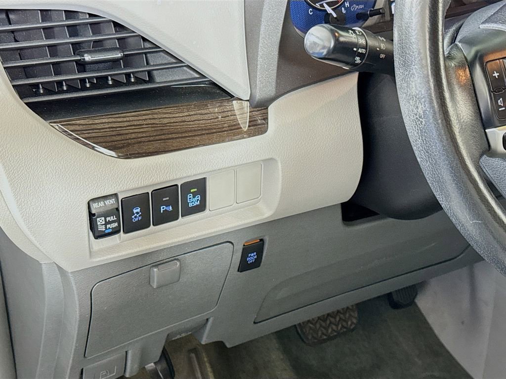 Used 2015 Toyota Sienna XLE Premium image 10