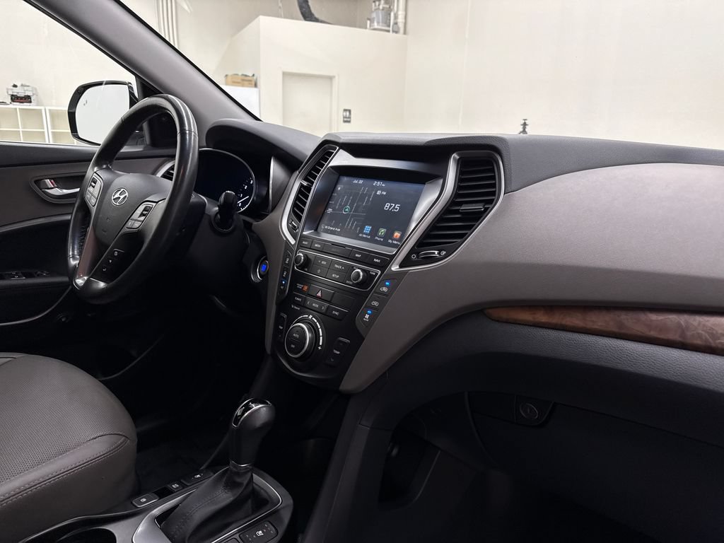Used 2019 Hyundai Santa Fe XL AWD/4WD image 25
