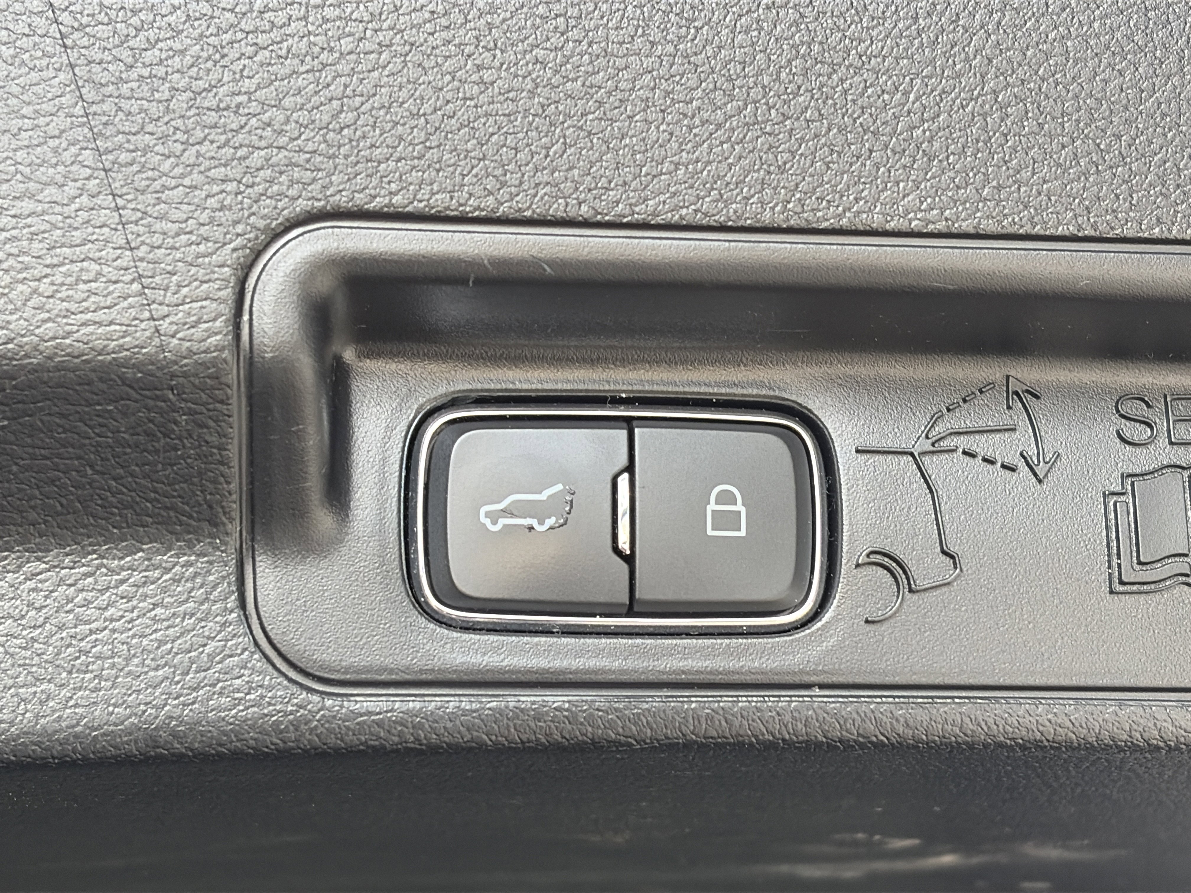 Used 2021 Ford Explorer XLT AWD/4WD image 16