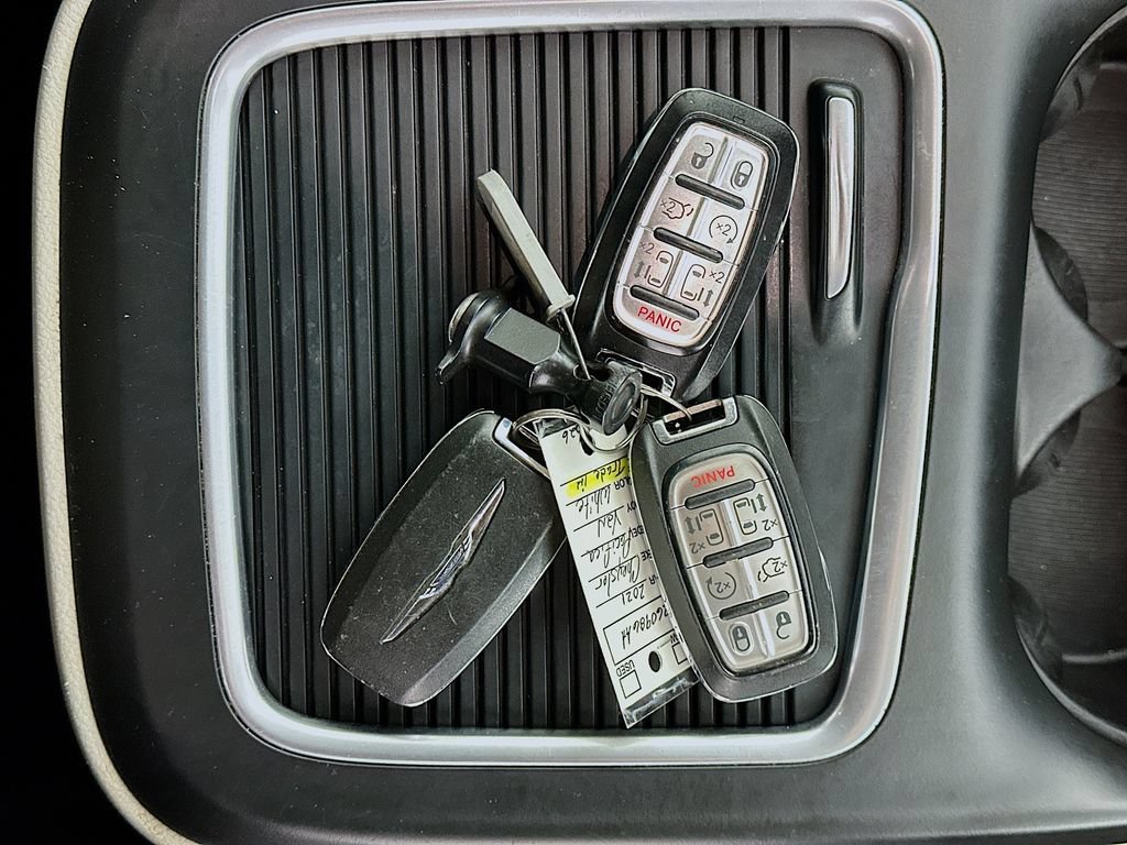 Used 2021 Chrysler Pacifica Touring-L FWD image 33
